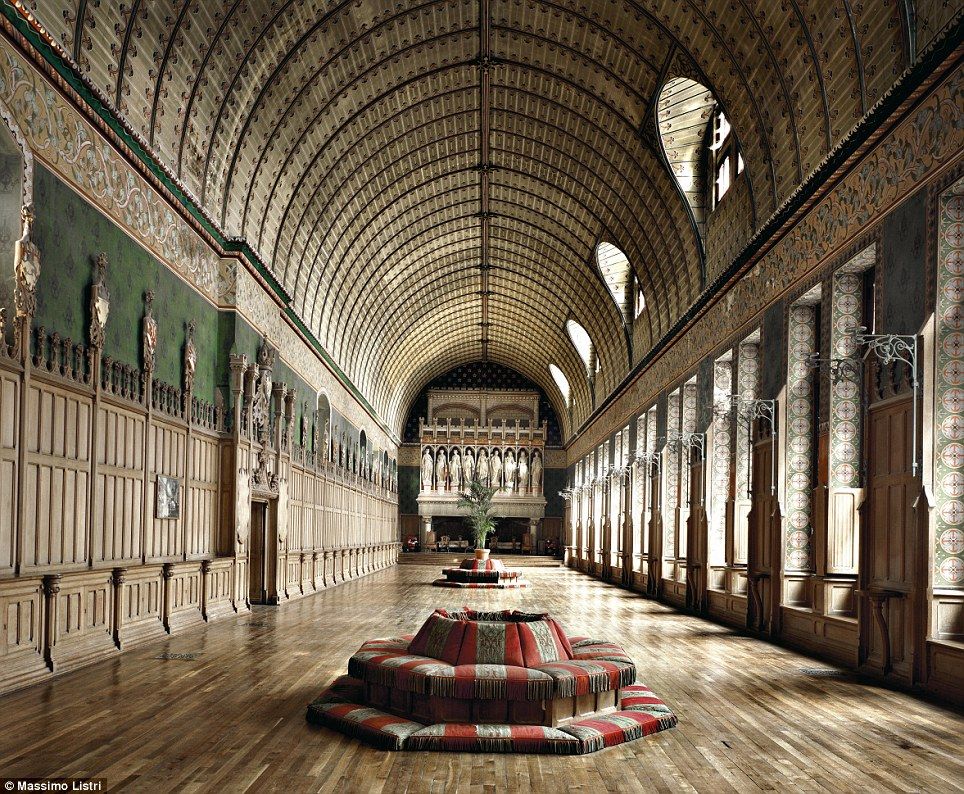 Frymëzim për Hollywood: Një dhomë nga Chateau de Pierrefonds në Oise, France, në veri të Parisit. Më vonë, u bë dhe vendi i xhirimit për filmin e 1998 ‘Njeriu në maske të hekurt’ Frymëzim për Hollywood: Një dhomë nga Chateau de Pierrefonds në Oise, France, në veri të Parisit. Më vonë, u bë dhe vendi i xhirimit për filmin e 1998 ‘Njeriu në maske të hekurt’
