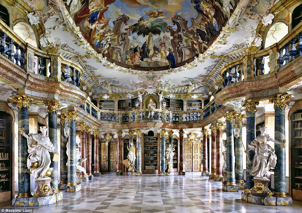 Kjo eshte nje pamje e mrekullueshme e biliotekes se Ëiblingen Abbey, e realizuar nga fotografi italian Kjo eshte nje pamje e mrekullueshme e biliotekes se Ëiblingen Abbey, e realizuar nga fotografi italian